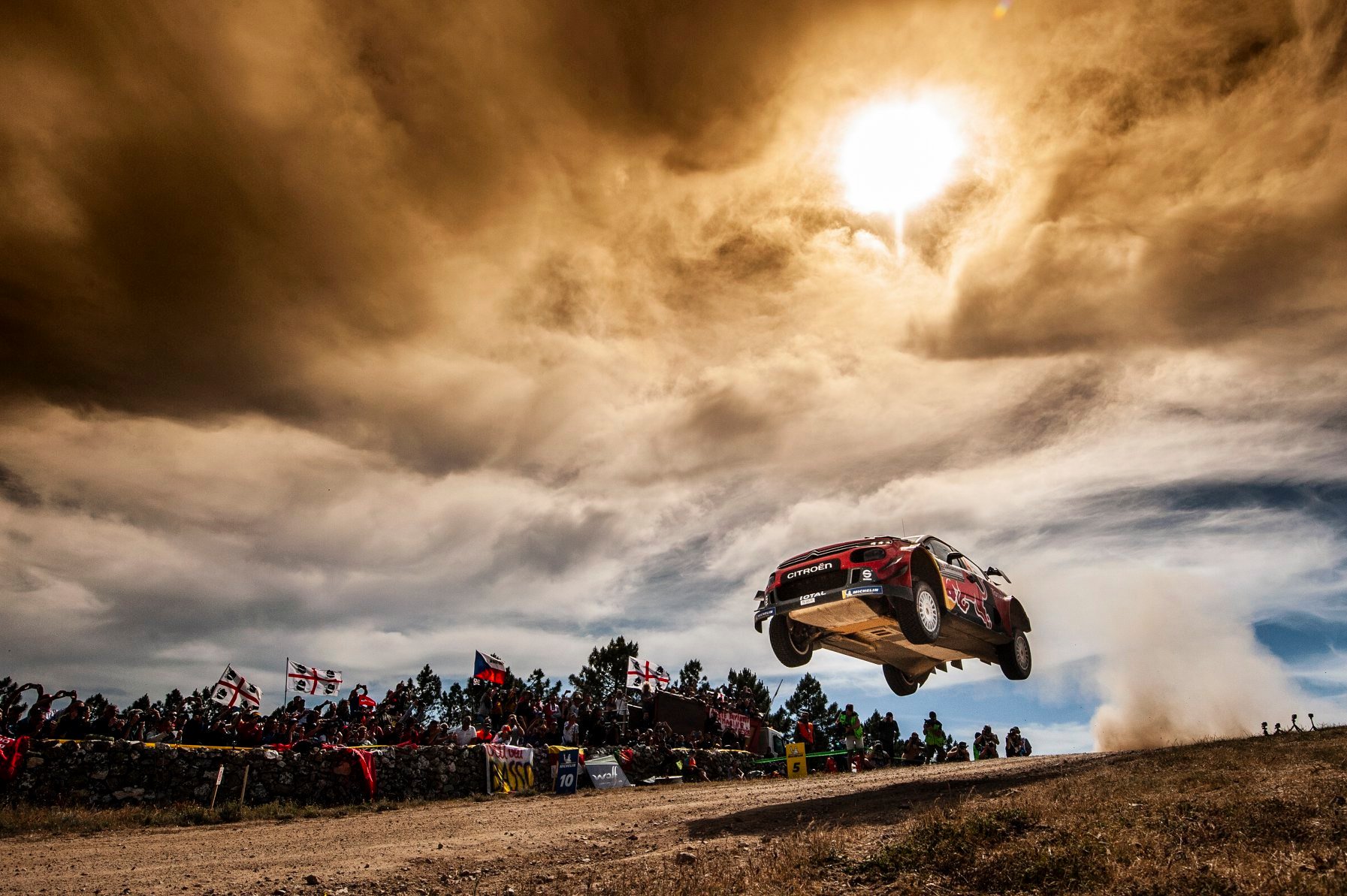 Ребьют это. Сервисный парк ралли. Нашивка ралли. Citroen c3 WRC 2019. Видео про Тянак.