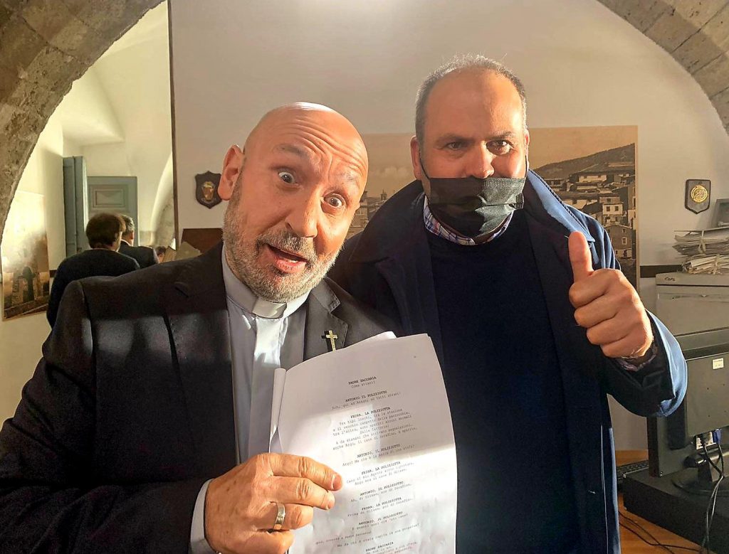 Max Rendina sul set della nuova serie tv con Maurizio Battista di cui ...