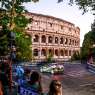 IL RALLY DI ROMA CAPITALE ACCENDE IL CUORE DELLA CITTÀ E TORNA AI PIEDI DEL COLOSSEO